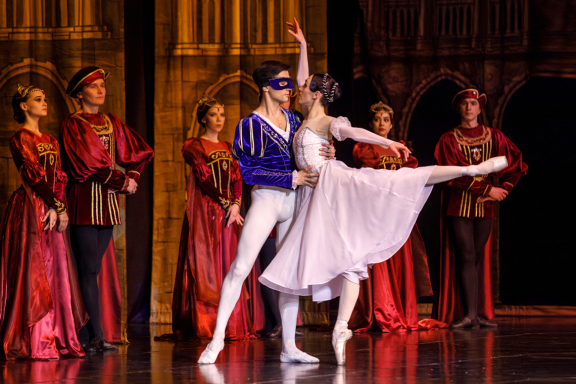 &Bcy;&acy;&lcy;&iecy;&tcy; &laquo;&Rcy;&ocy;&mcy;&iecy;&ocy; &icy; &Dcy;&zhcy;&ucy;&lcy;&softcy;&iecy;&tcy;&tcy;&acy;&raquo;&period; &Mcy;&acy;&rcy;&icy;&jcy;&scy;&kcy;&icy;&jcy; &tcy;&iecy;&acy;&tcy;&rcy; &ocy;&pcy;&iecy;&rcy;&ycy; &icy; &bcy;&acy;&lcy;&iecy;&tcy;&acy;