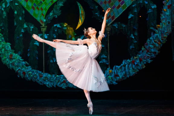 &Bcy;&acy;&lcy;&iecy;&tcy; &laquo;&Zcy;&ocy;&lcy;&ucy;&shcy;&kcy;&acy;&raquo;&period; &Mcy;&acy;&rcy;&icy;&jcy;&scy;&kcy;&icy;&jcy; &tcy;&iecy;&acy;&tcy;&rcy; &ocy;&pcy;&iecy;&rcy;&ycy; &icy; &bcy;&acy;&lcy;&iecy;&tcy;&acy;